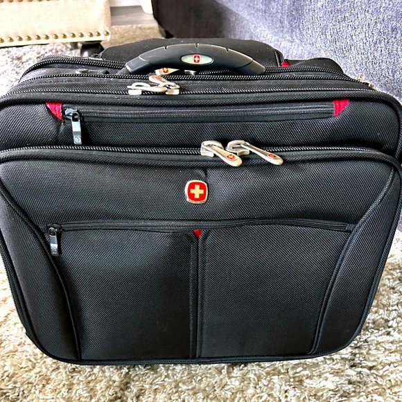 SwissGear Bags Wenger Swiss Army Gear Laptop Briefcase Rolling
